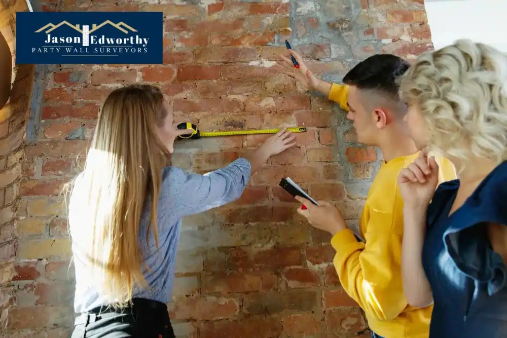 What are the responsibilities of a party wall surveyor Solihull?
